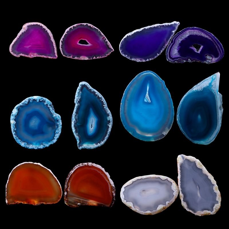 Pierre Fine Agate de plusieurs couleurs coupé en tranche.